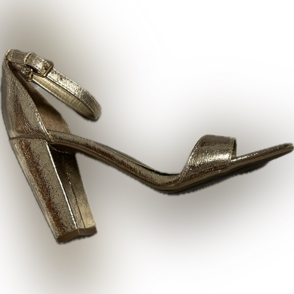 Sexy💋Guess 💋gold heels with charm 💋Sz: 7💋 - Picture 3 of 9